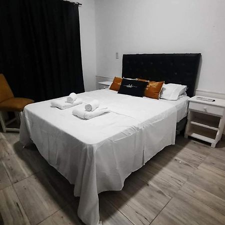 Solano House Bed & Breakfast Termas de Rio Hondo Bagian luar foto